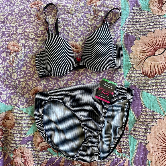 STRIPED BRA SET - Picture 1 of 2